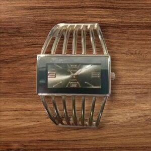 Women's fashion cuff bracelet in rose gold.